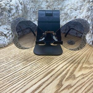 BRAND NEW✨
DIAMOND EYEWEAR ACCESSORIES💎
HEART SHAP SUNGLASSES🌌
UV PROTECTION⚜️